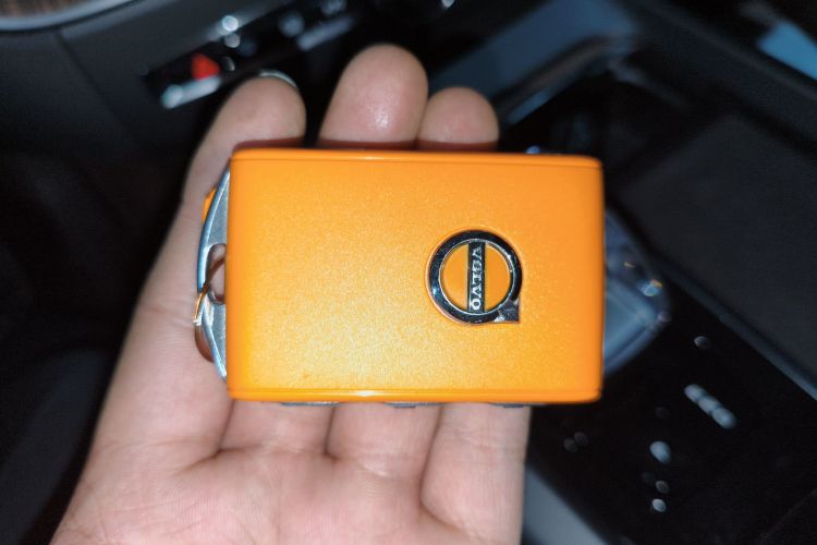 沃尔沃XC60新能源 2025款 插电式混动 长续航四驱智远豪华版中控内饰7001