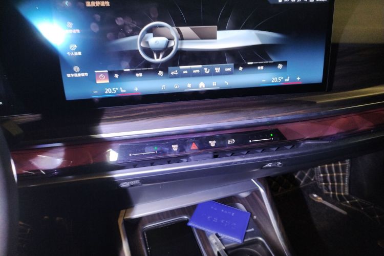 宝马i7 2023款 eDrive50L 领先M运动套装中控内饰16