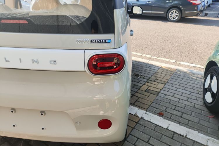 五菱汽车 宏光MINIEV 2024款 第三代 215km 青春版车身外观9