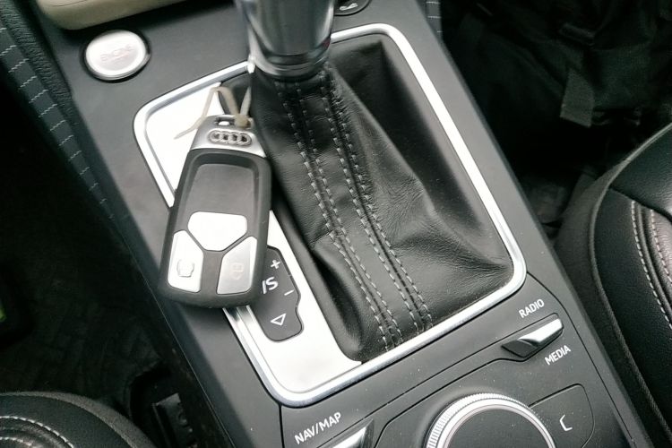 奥迪Q2L 2022款 35 TFSI 进取致雅型中控内饰11