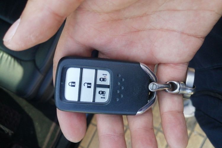 本田 艾力绅 2019款 2.0L 混动豪华版中控内饰7001