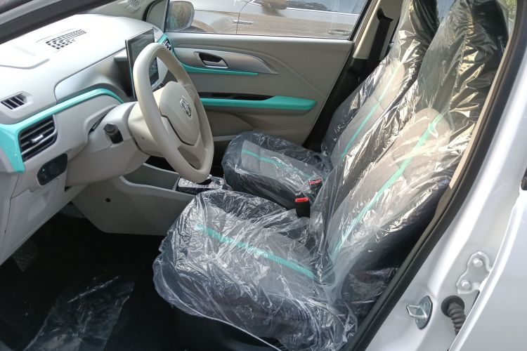 江铃集团新能源 易至EV3 2025款 Plus 330KM舒适型中控内饰19