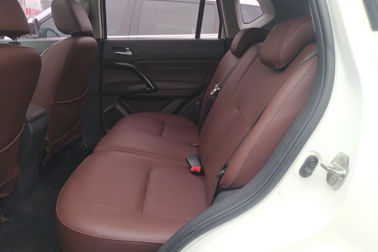 广汽传祺 传祺GS4 2015款 200T G-DCT精英版中控内饰21