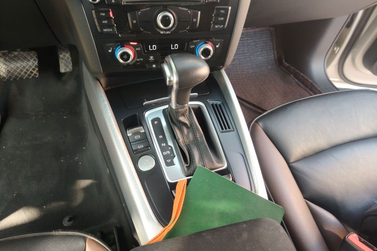 奥迪Q5 2017款 Plus 40 TFSI 技术型中控内饰18