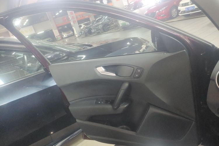 奥迪A1 2014款 30 TFSI Sportback时尚型中控内饰7004