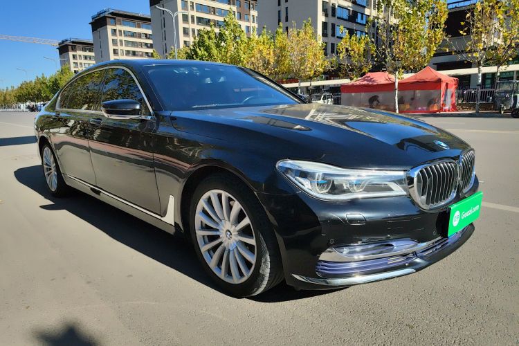 宝马7系 2016款 740Li 豪华型车身外观3