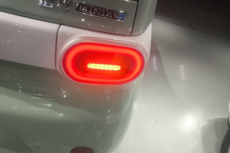 五菱汽车 宏光MINIEV 2024款 第三代 215km 进阶版车身外观9