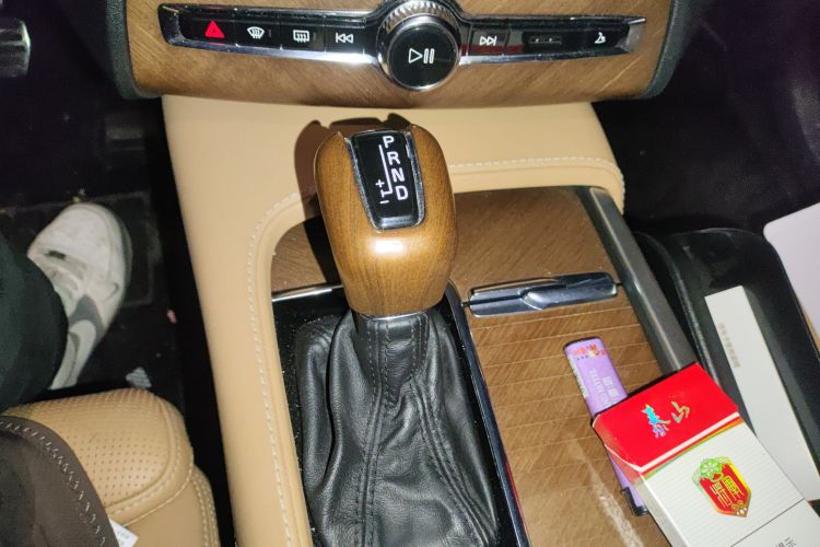 沃尔沃XC90 2017款 T6 智雅版 7座中控内饰18