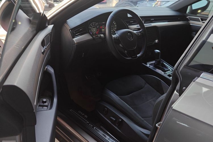 一汽-大众CC 2019款 330TSI 华颜版 国V中控内饰20