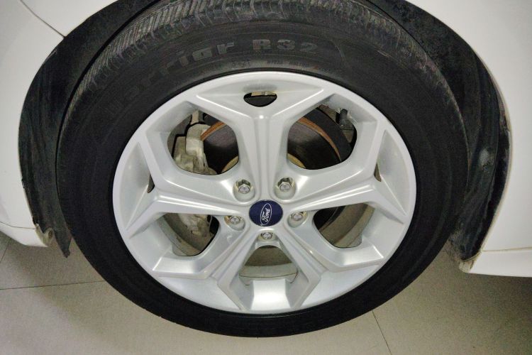 福特 福克斯 2012款 两厢 2.0L 自动豪华运动型车身外观6007