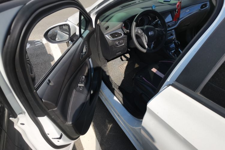 别克 威朗 2018款 两厢 15S 自动领先型中控内饰20