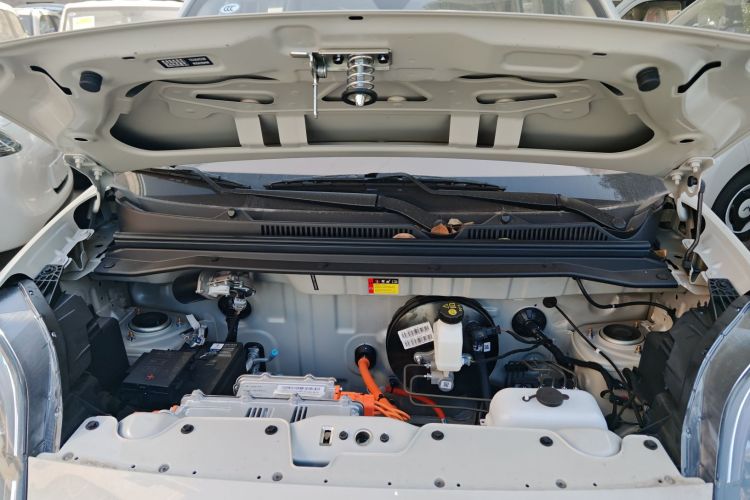 五菱汽车 宏光MINIEV 2024款 第三代 215km 青春版机舱底盘24