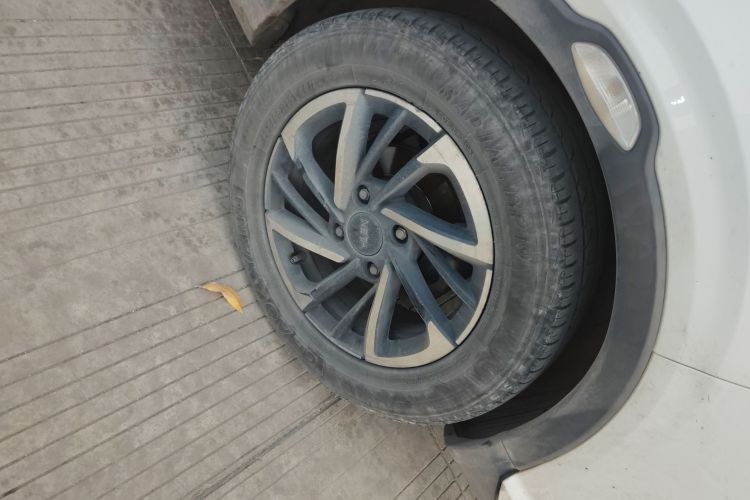 哪吒汽车 哪吒V 2021款 长续航娱乐版升级型车身外观6007