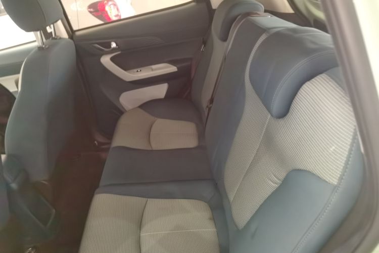 长安欧尚 奔奔E-Star 2022款 国民版 多彩限量款（快充版）三元锂中控内饰7004