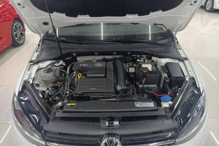 大众 高尔夫 2020款 200TSI DSG舒适进取版机舱底盘24