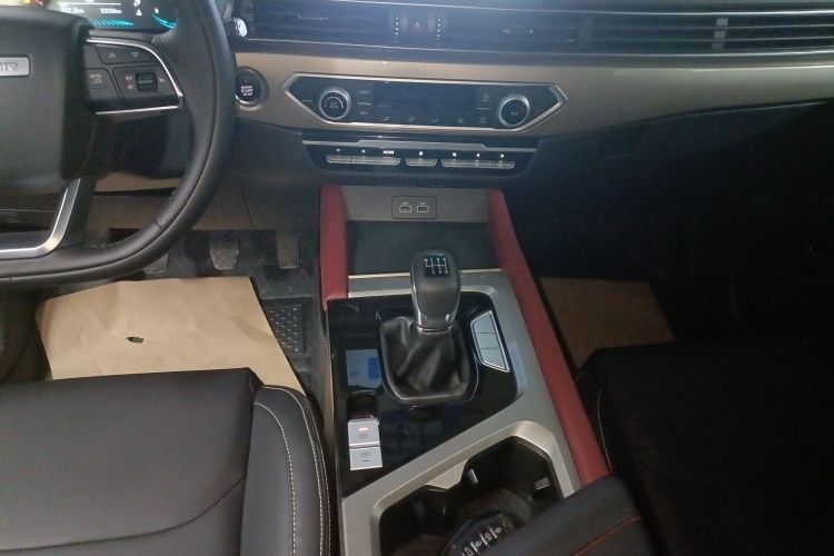 捷途X70 2023款 1.5T 手动超越版 7座中控内饰18