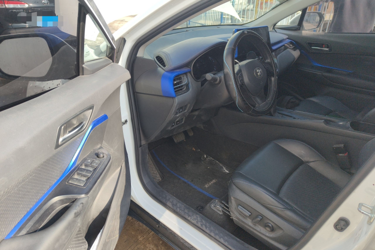 丰田C-HR 2023款 2.0L 领先版中控内饰20