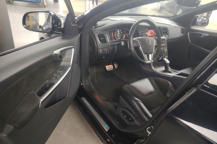 沃尔沃V60 2017款 2.0T Polestar中控内饰20