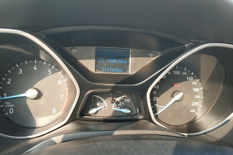 福特 福克斯 2015款 三厢 1.6L 手动舒适型局部细节14