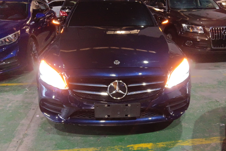 奔驰C级 2019款 C 260 运动版车身外观2