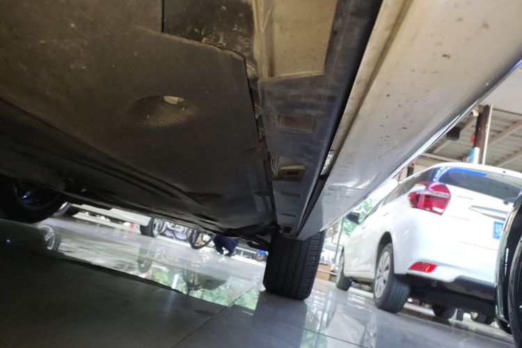 路虎 发现运动版 2020款 249PS R-Dynamic 性能版局部细节9001