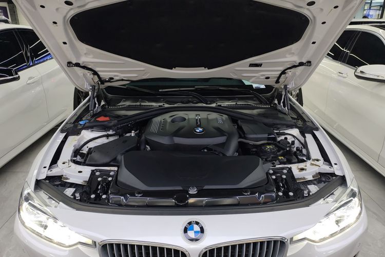 宝马3系 2018款 320Li 时尚型机舱底盘24