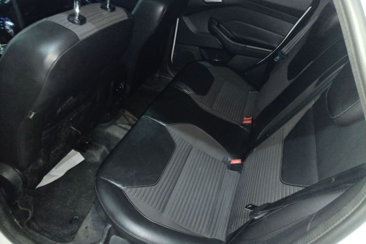 福特 福克斯 2017款 三厢 EcoBoost 125 自动超能风尚型智行版中控内饰7004