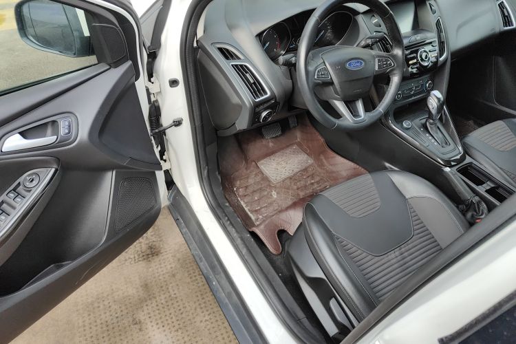 福特 福克斯 2018款 三厢经典 1.6L 自动风尚型智行版中控内饰20