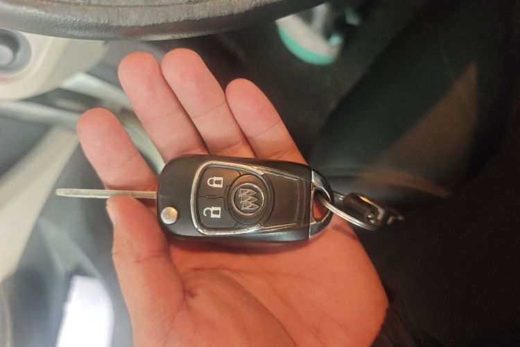 别克 英朗 2015款 15N 手动精英型中控内饰11