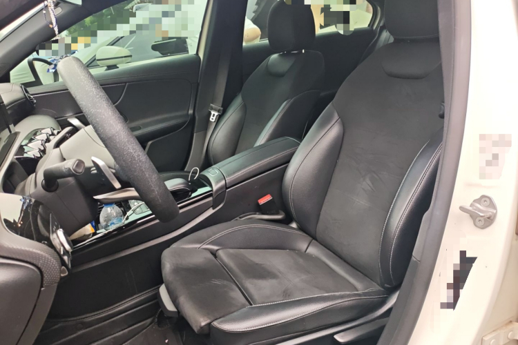 奔驰A级 2019款 A 180 L 运动轿车局部细节19