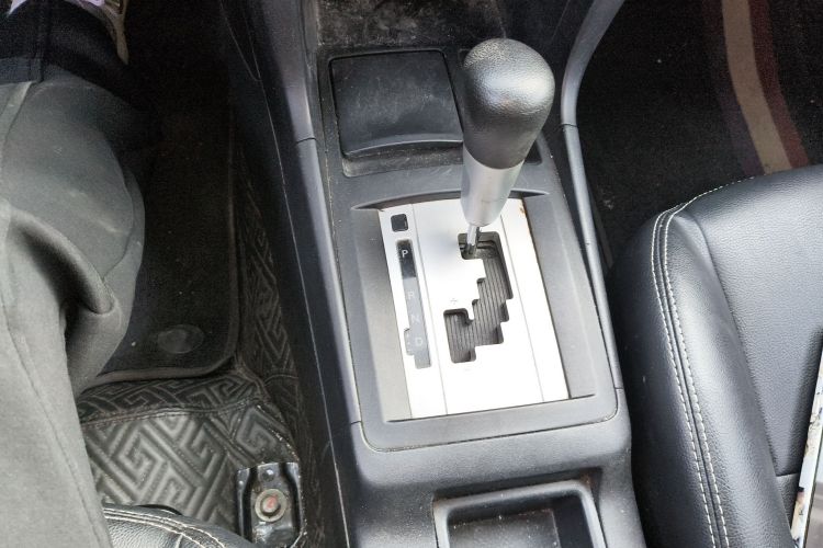 三菱 翼神 2013款 时尚版 1.8L CVT舒适型中控内饰18