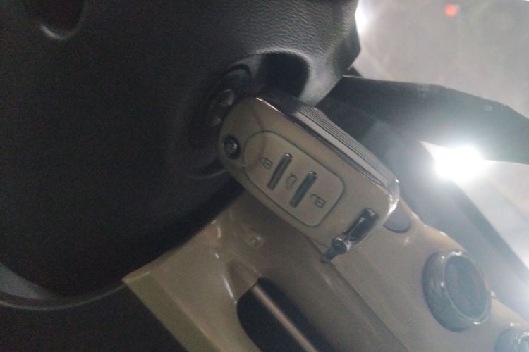 五菱汽车 五菱缤果 2023款 203km 轻享款中控内饰7001