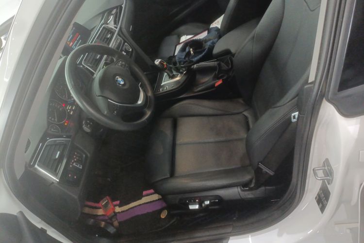 宝马3系GT 2019款 320i 时尚型中控内饰20