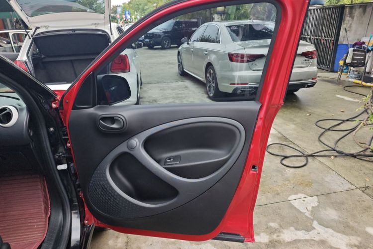 smart forfour 2018款 1.0L 52千瓦灵动版中控内饰7005