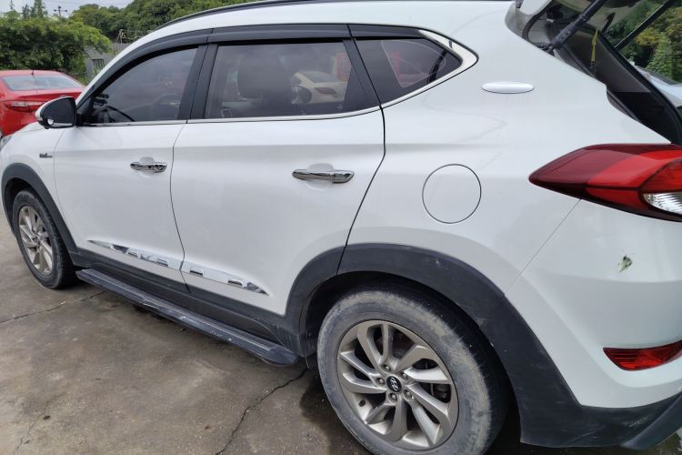 现代 途胜 2018款 1.6T 双离合两驱15周年特别版车身外观4