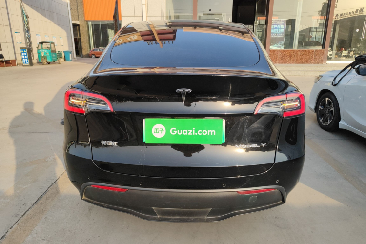 特斯拉 Model Y 2021款 长续航全轮驱动版车身外观6
