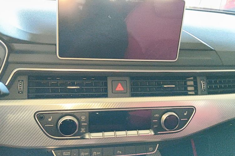 奥迪A4L 2017款 40 TFSI 时尚型局部细节16