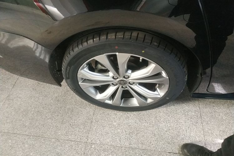 丰田 赛那SIENNA 2023款 2.5L混动 尊贵版车身外观6008