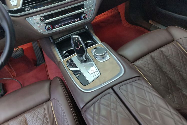 宝马7系 2021款 740Li 领先型 豪华套装中控内饰18