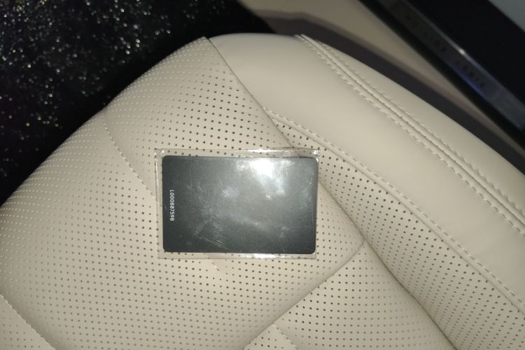 乐道L90 2025款 Ultra 六座版中控内饰7001