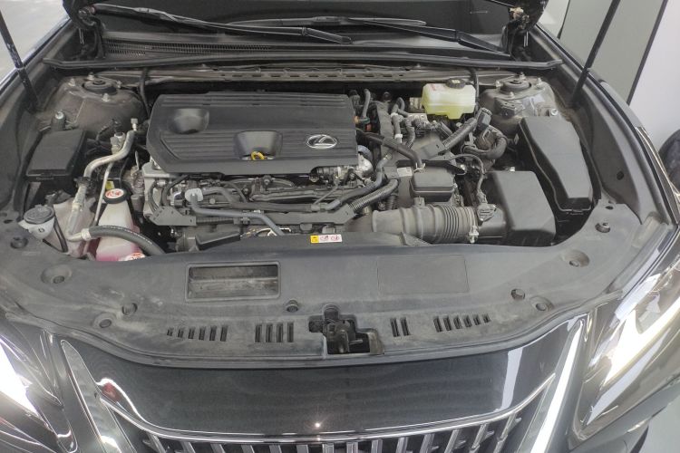 雷克萨斯ES 2022款 300h 卓越版机舱底盘24