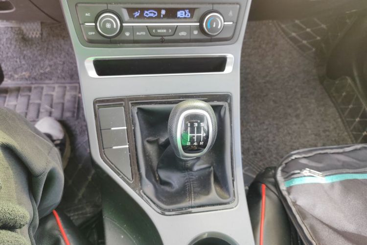 吉利汽车 帝豪 2020款 1.5L 手动豪华型中控内饰18