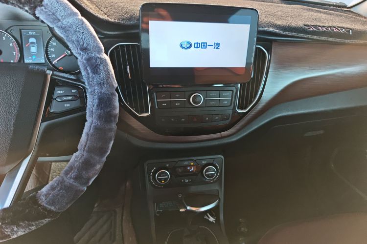一汽 森雅R7 2017款 1.6L 自动智能型中控内饰16