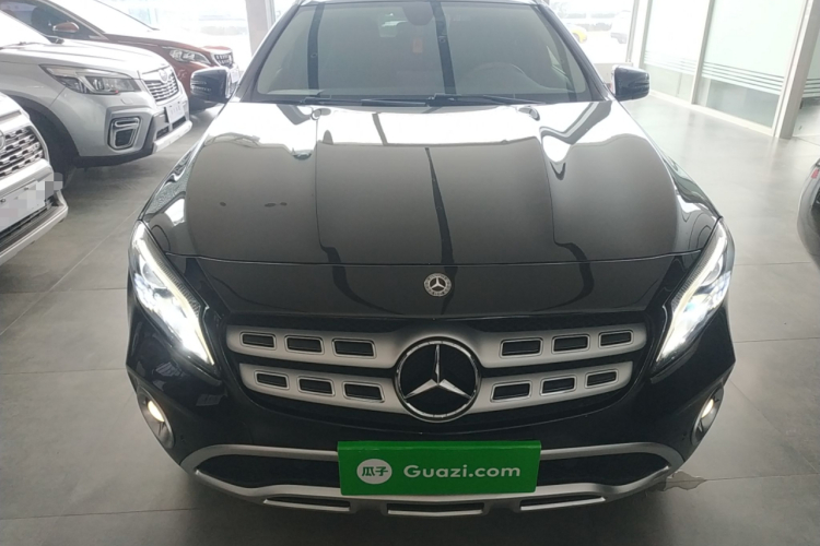 奔驰GLA 2017款 GLA 220 4MATIC 豪华型车身外观2