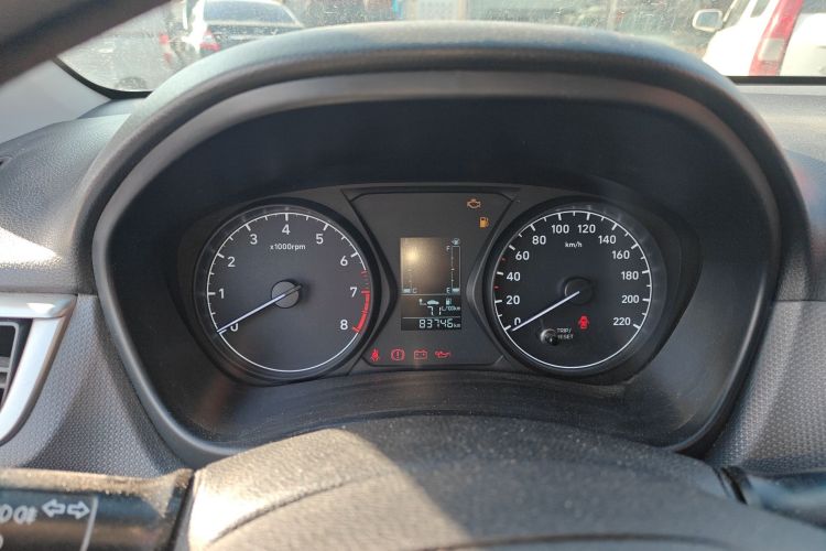 现代 瑞纳 2017款 1.4L 手动焕彩版 国V中控内饰14