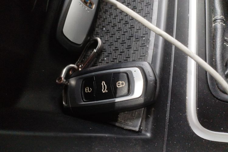 吉利汽车 远景X6 2018款 1.8L 手动4G互联豪华型中控内饰7001