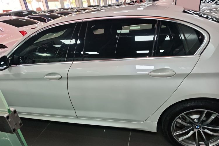 宝马5系 2020款 525Li M运动套装车身外观4