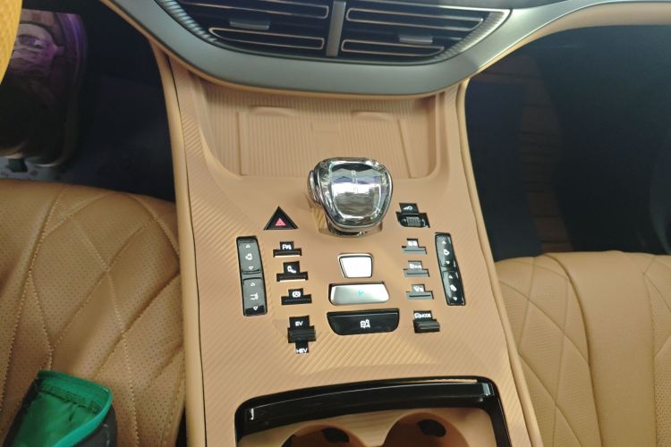 腾势D9 2024款 DM-i 980 四驱尊贵型中控内饰18