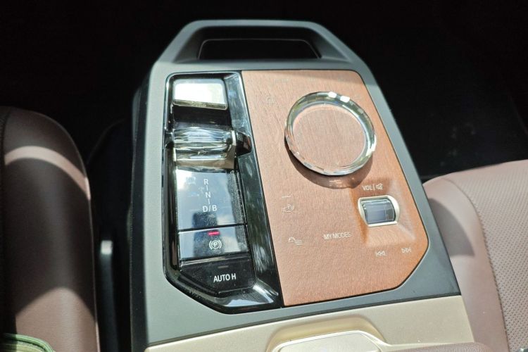 宝马iX 2022款 xDrive40局部细节18