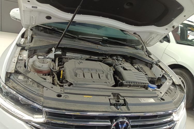 大众 途观L 2023款 330TSI 自动两驱舒享版机舱底盘24